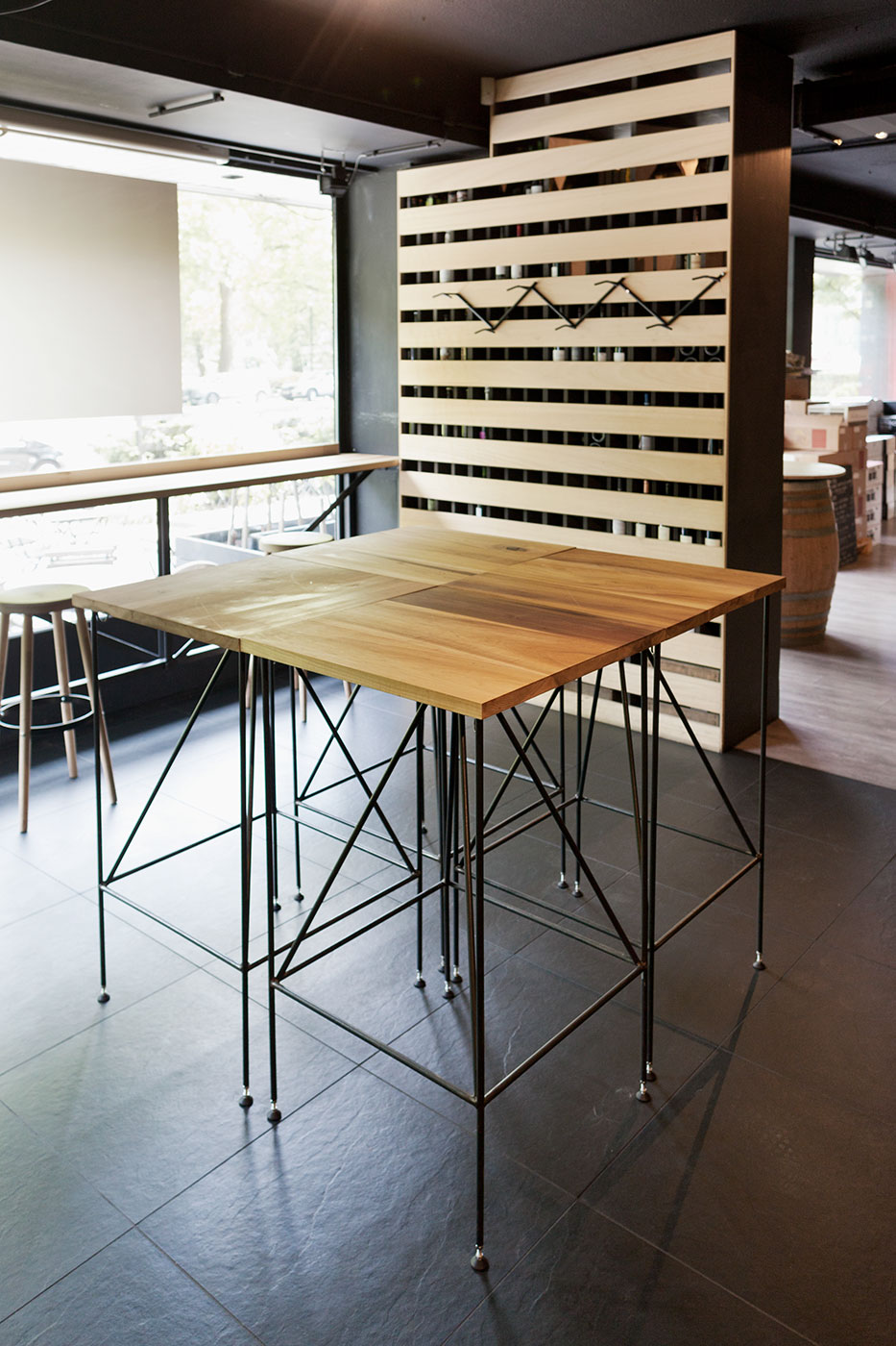 tables tulipier massif piétement acier