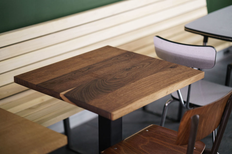 table de bistrot en noyer massif