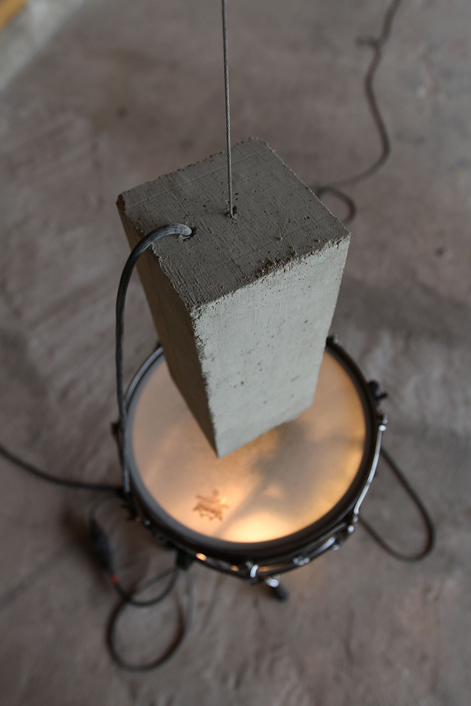 haut-parleur, béton, caisse claire